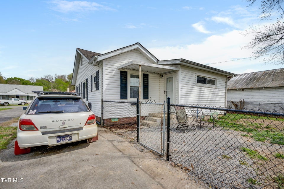 Photo #22: 1504 Miller Street