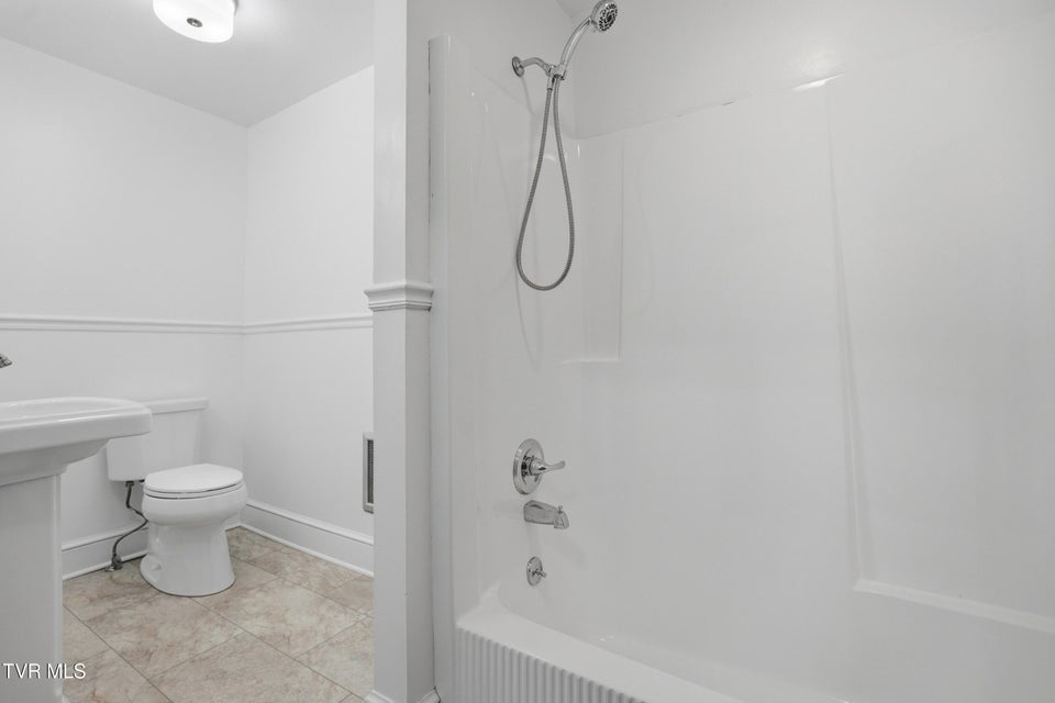 Photo #28: 243 Mason Place