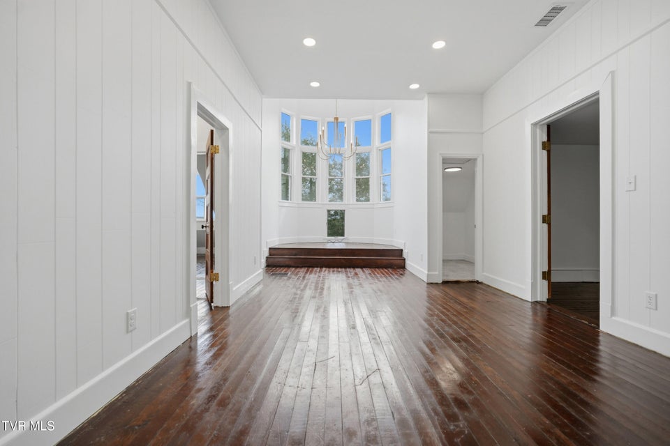 Photo #37: 243 Mason Place