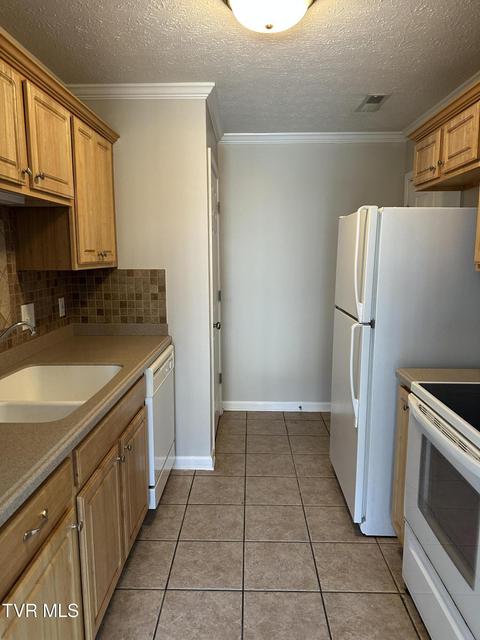 Photo #11: 504 -D Pilgrim Court