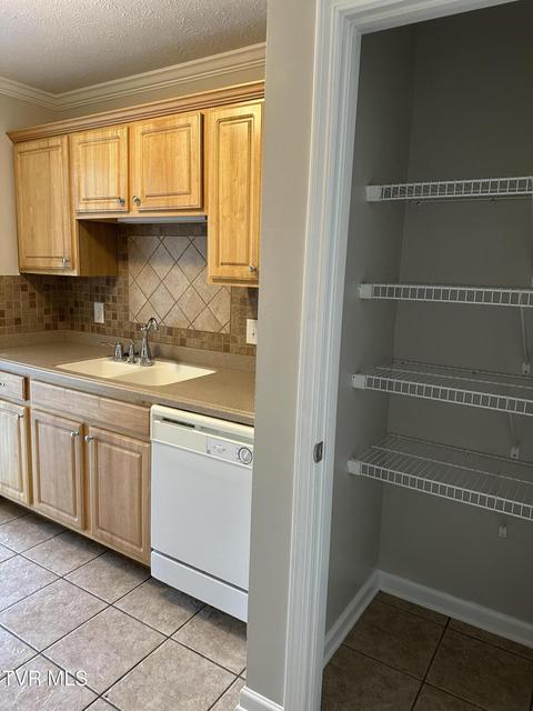 Photo #15: 504 -D Pilgrim Court