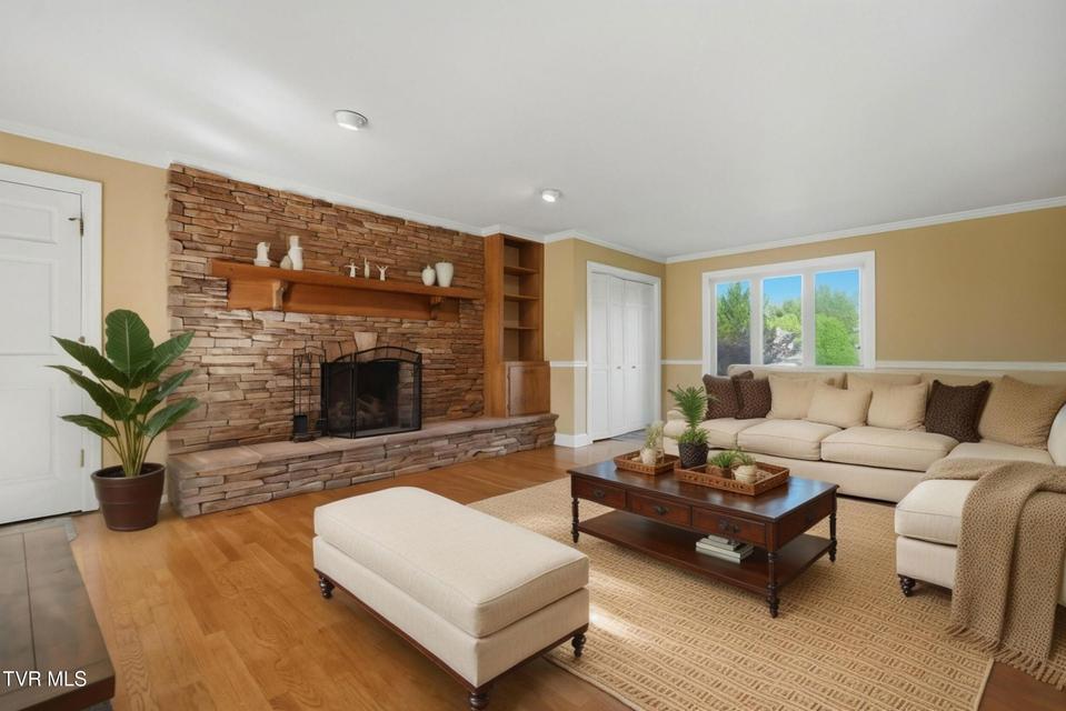 Photo #21: 232 Roscommon Drive