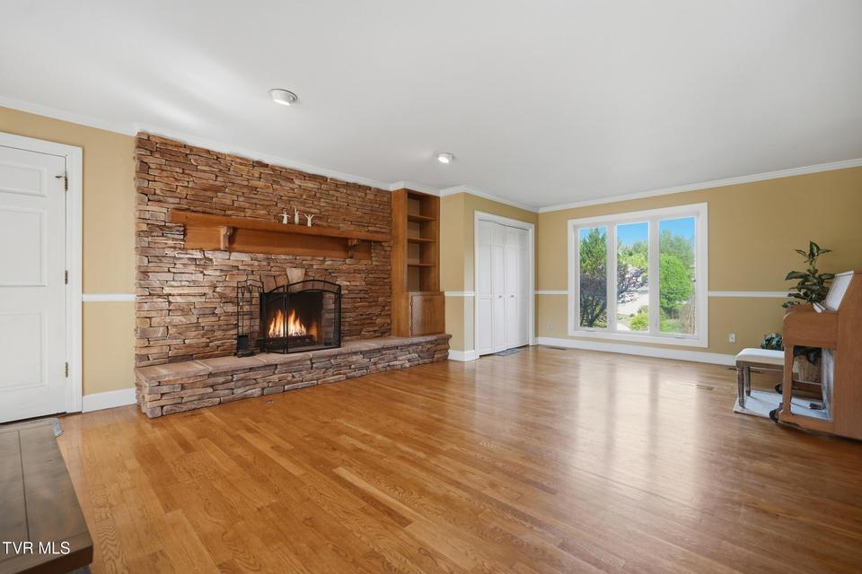 Photo #20: 232 Roscommon Drive