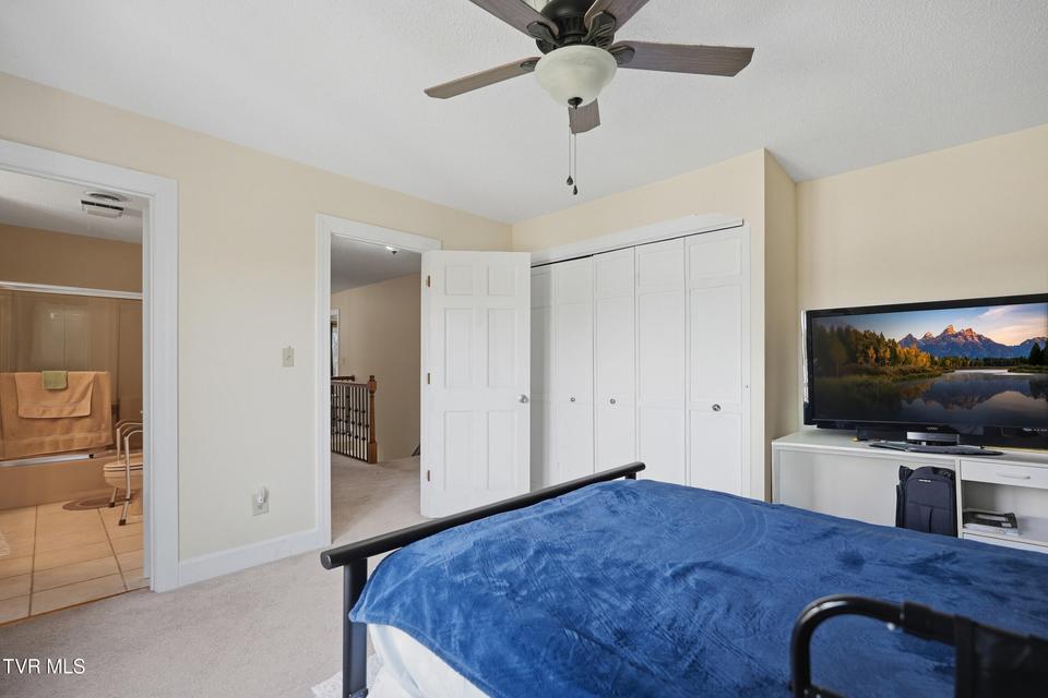 Photo #32: 232 Roscommon Drive