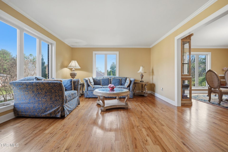 Photo #11: 232 Roscommon Drive