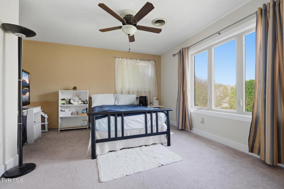 Photo #31: 232 Roscommon Drive