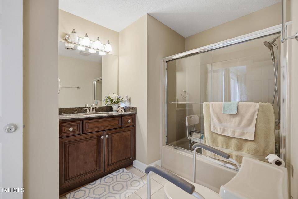 Photo #33: 232 Roscommon Drive