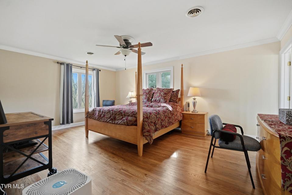 Photo #35: 232 Roscommon Drive