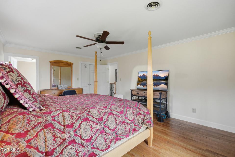 Photo #34: 232 Roscommon Drive