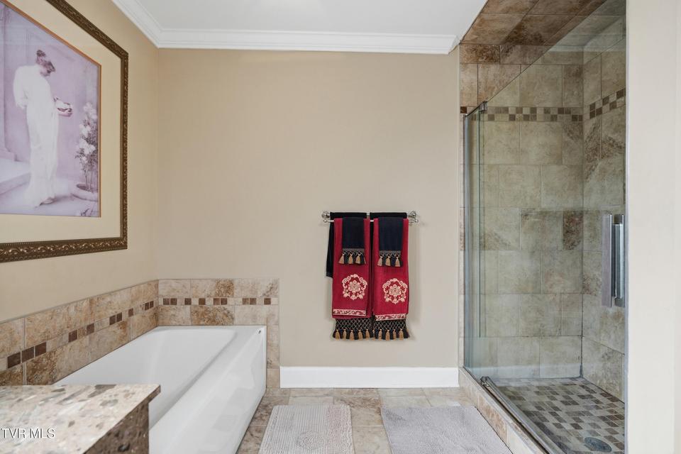 Photo #37: 232 Roscommon Drive