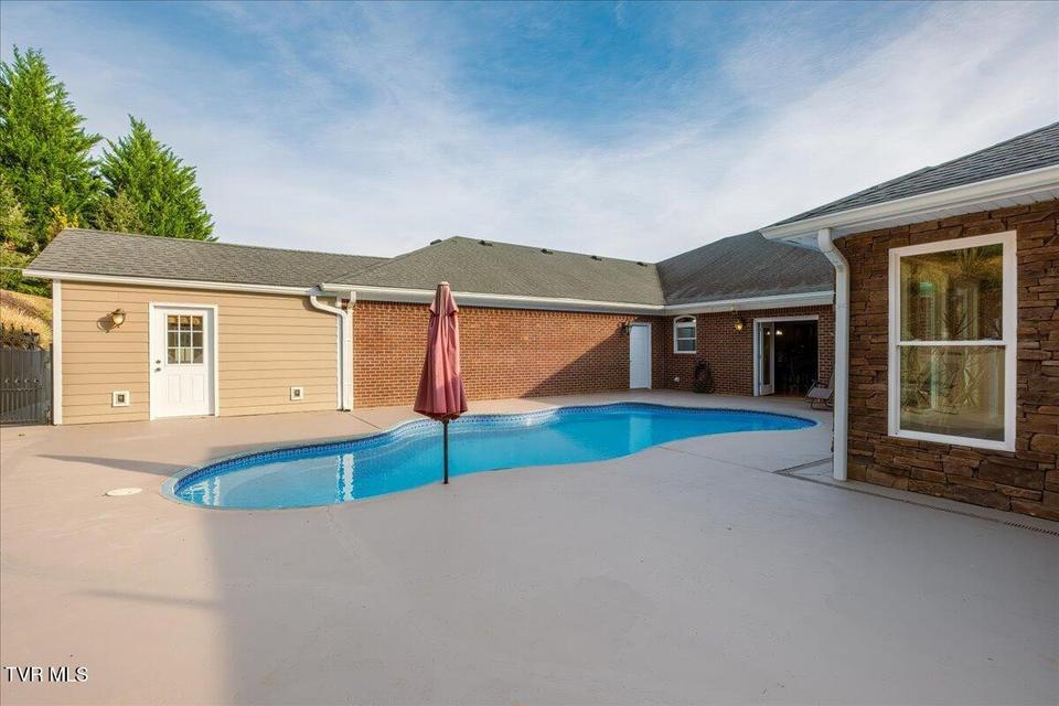 Photo #36: 101 Bond Town Road