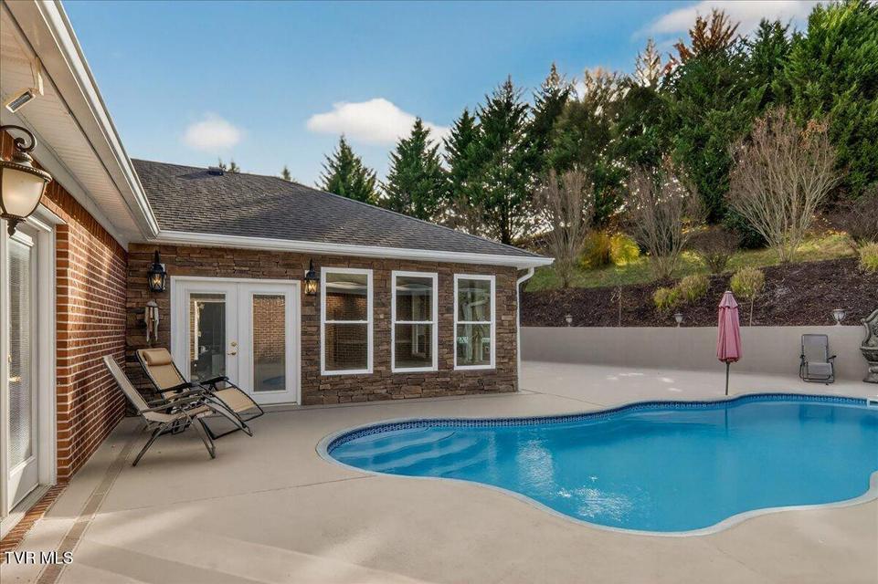 Photo #38: 101 Bond Town Road