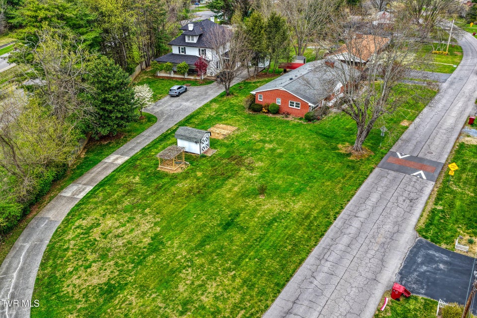 Photo #8: 1503 Lakeview Drive