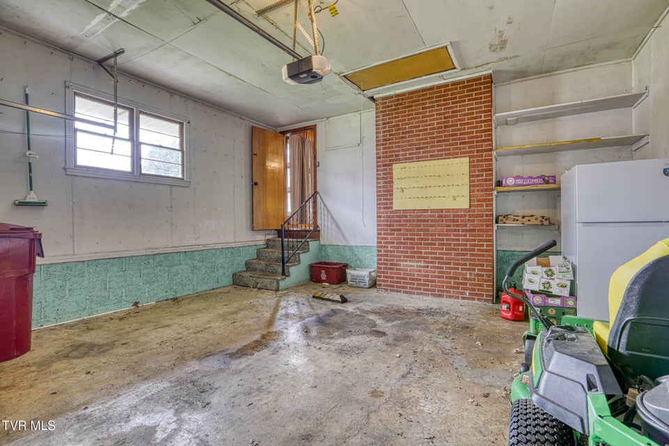 Photo #28: 1503 Lakeview Drive