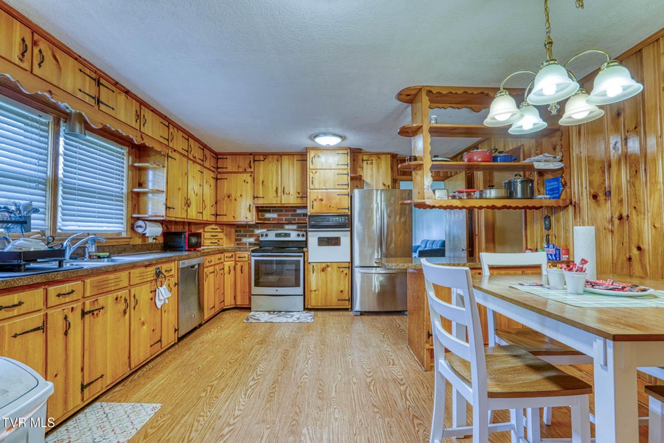 Photo #14: 1503 Lakeview Drive