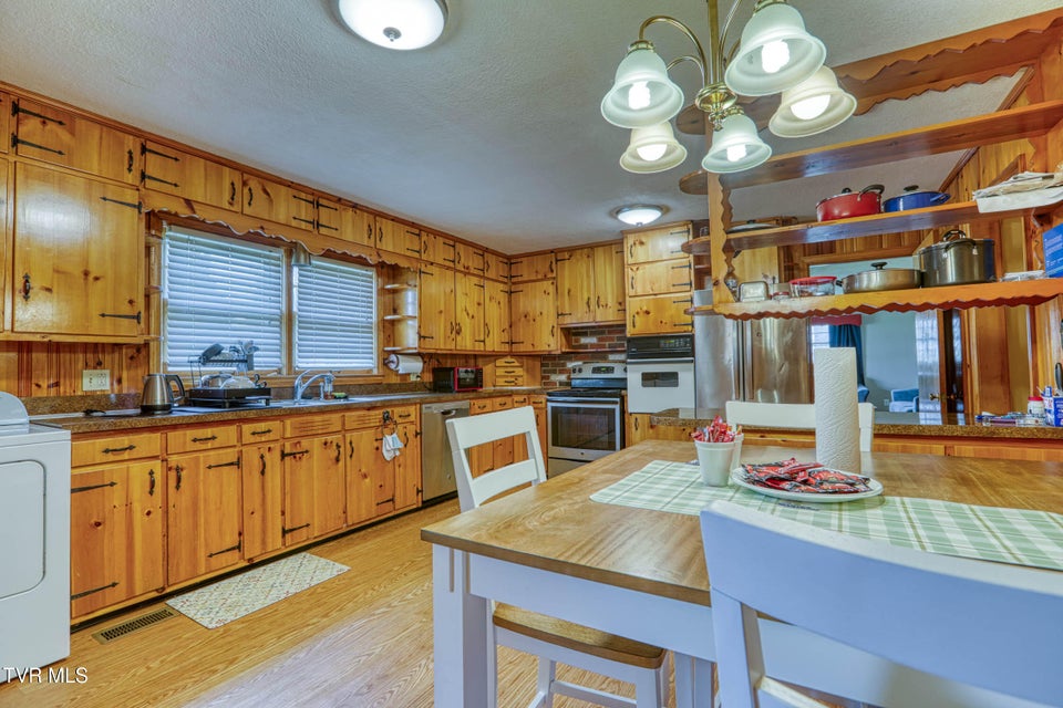 Photo #15: 1503 Lakeview Drive