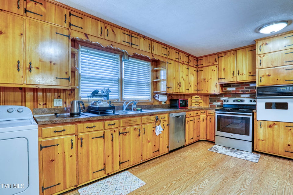 Photo #16: 1503 Lakeview Drive