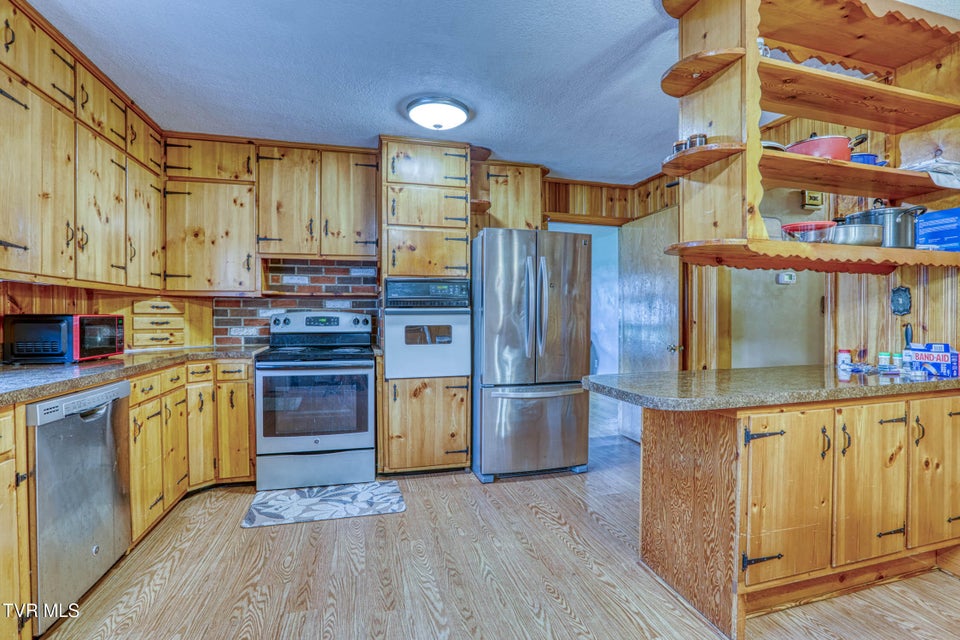 Photo #17: 1503 Lakeview Drive