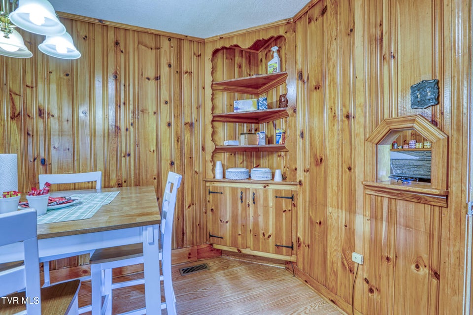 Photo #18: 1503 Lakeview Drive