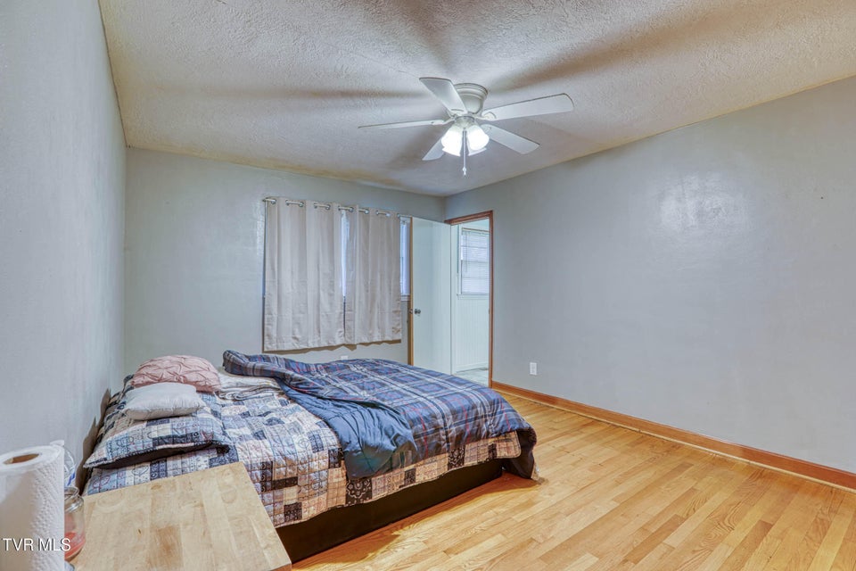 Photo #21: 1503 Lakeview Drive