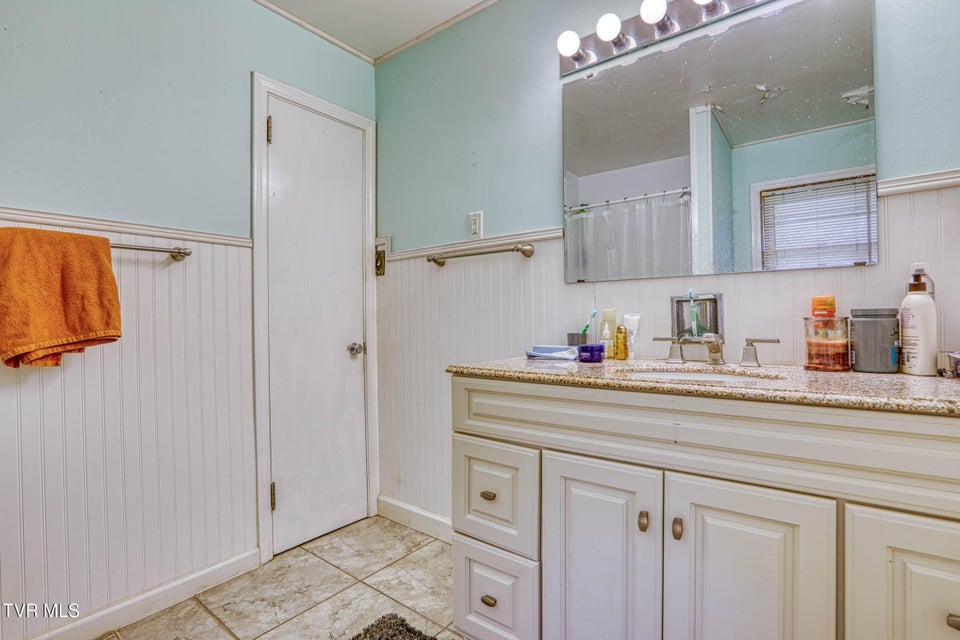 Photo #22: 1503 Lakeview Drive