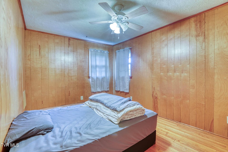 Photo #26: 1503 Lakeview Drive