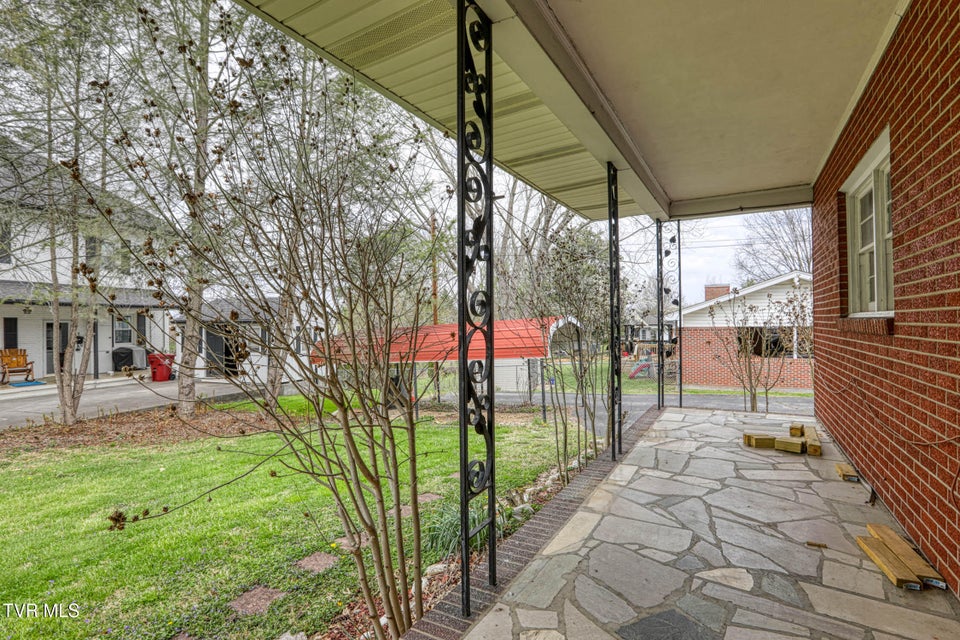 Photo #5: 1503 Lakeview Drive