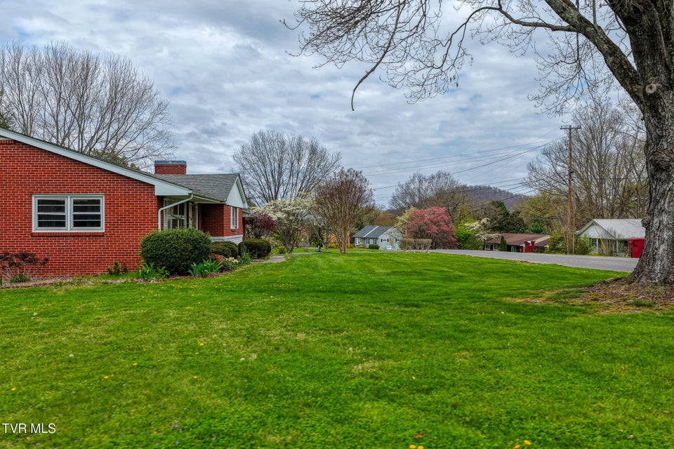 Photo #4: 1503 Lakeview Drive