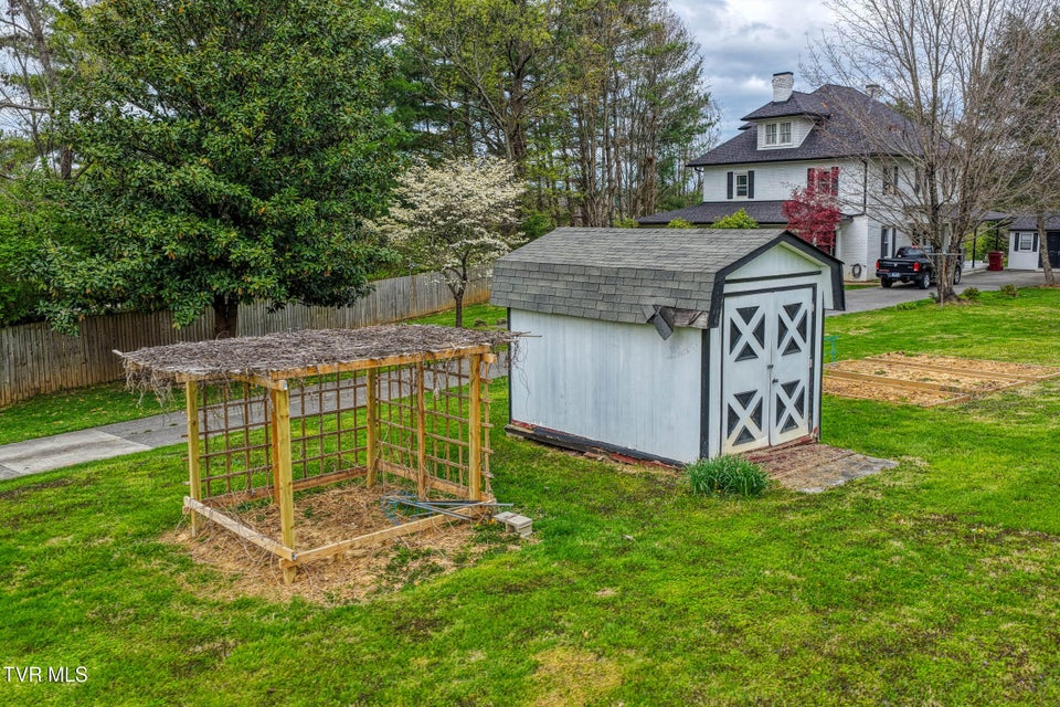 Photo #31: 1503 Lakeview Drive