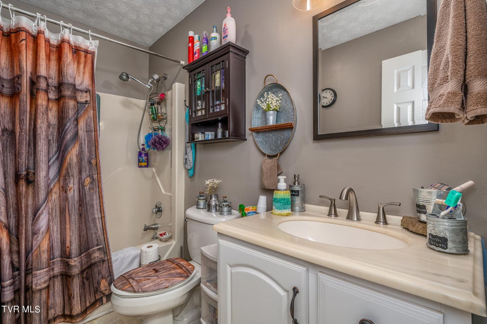 Photo #22: 557 Waddell Road