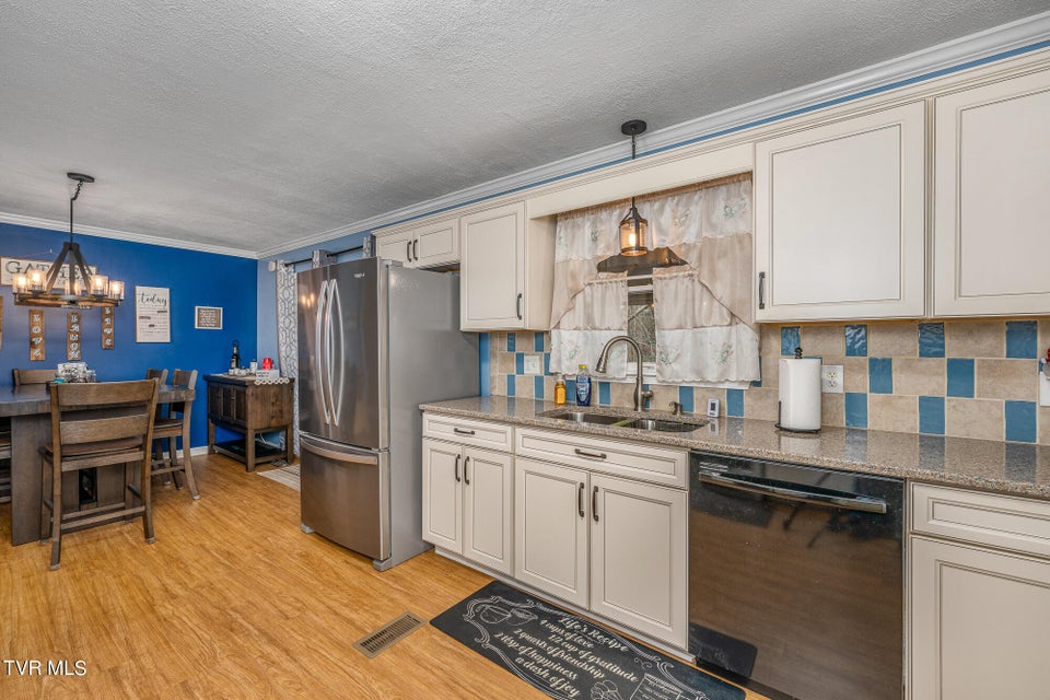 Photo #27: 557 Waddell Road