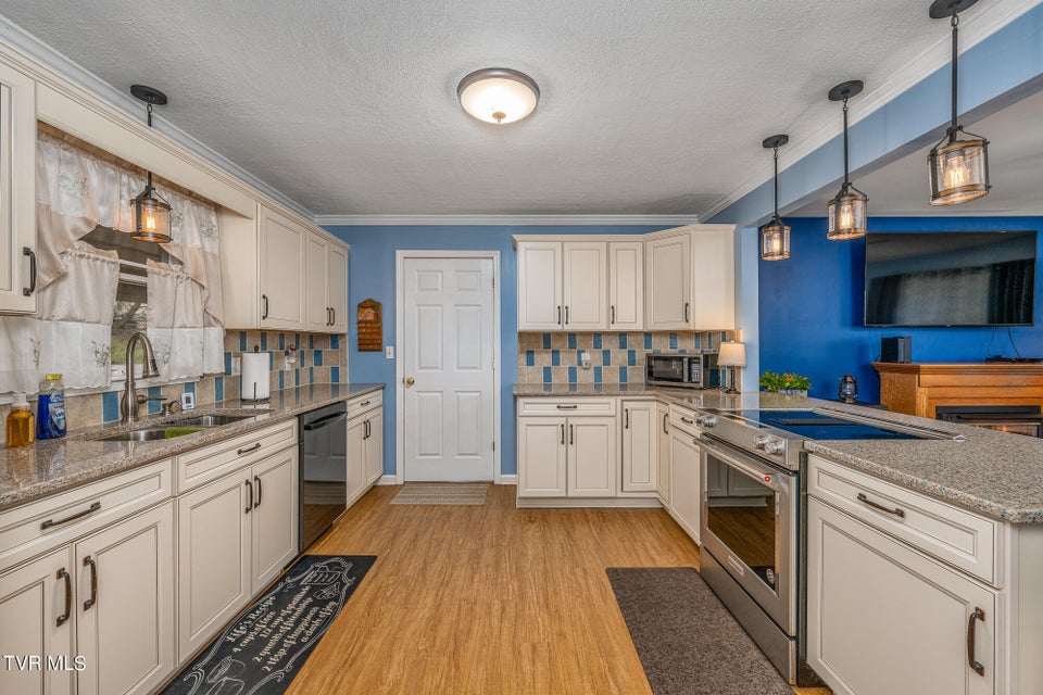 Photo #29: 557 Waddell Road