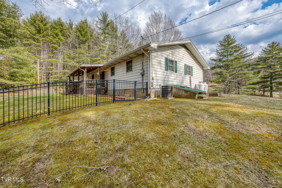 Photo #40: 557 Waddell Road