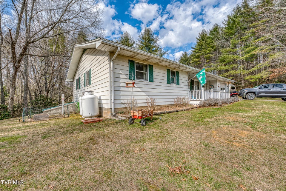 Photo #41: 557 Waddell Road