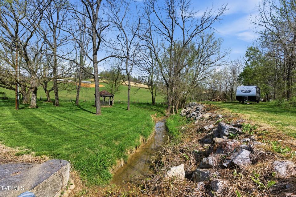 Photo #34: 408 Lynn Road