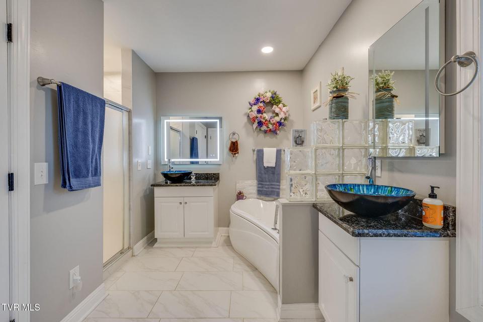 Photo #18: 191 Tennessee 143 