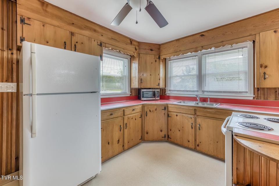 Photo #11: 1012 Lincoln Avenue