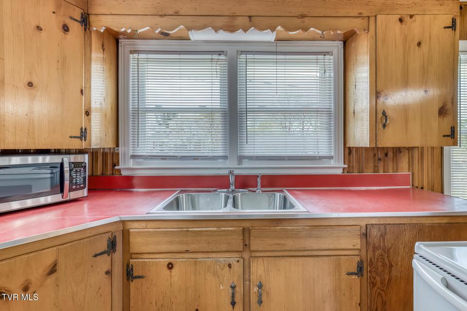 Photo #12: 1012 Lincoln Avenue