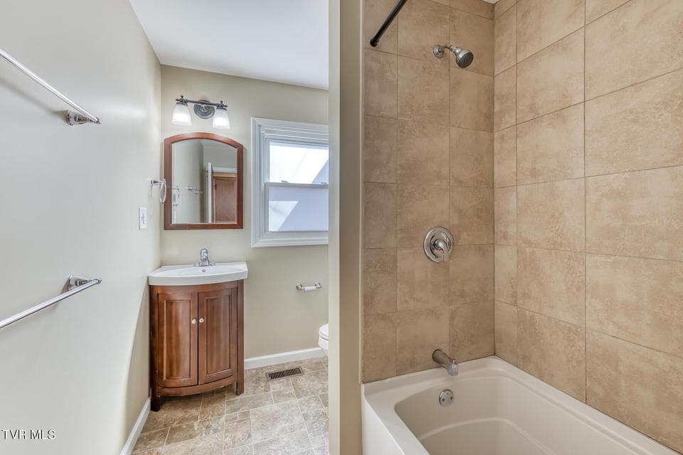 Photo #18: 1012 Lincoln Avenue