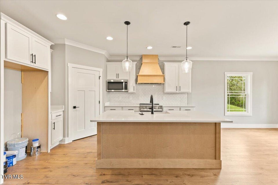 Photo #13: 785 Twilight Falls