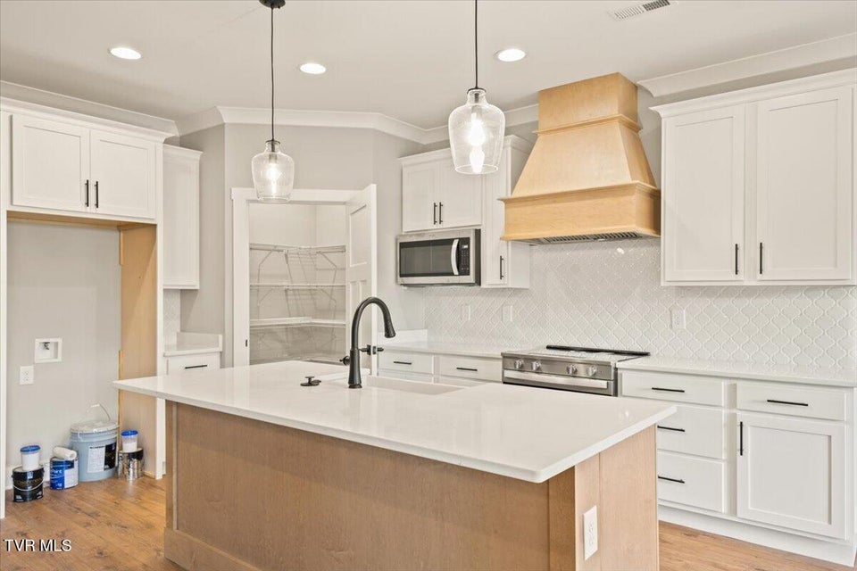 Photo #12: 785 Twilight Falls