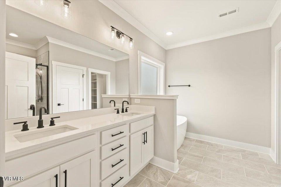 Photo #23: 785 Twilight Falls