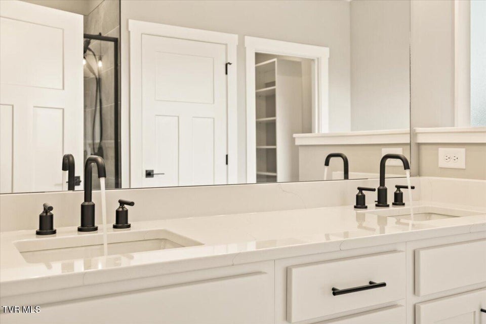 Photo #24: 785 Twilight Falls