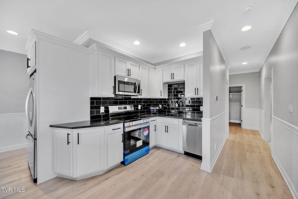 Photo #46: 301 Sunset Ridge Court