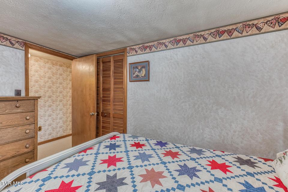 Photo #32: 261 Calvary Lane