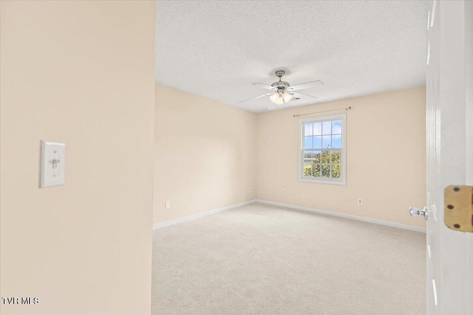 Photo #27: 3 Shelldrake Court