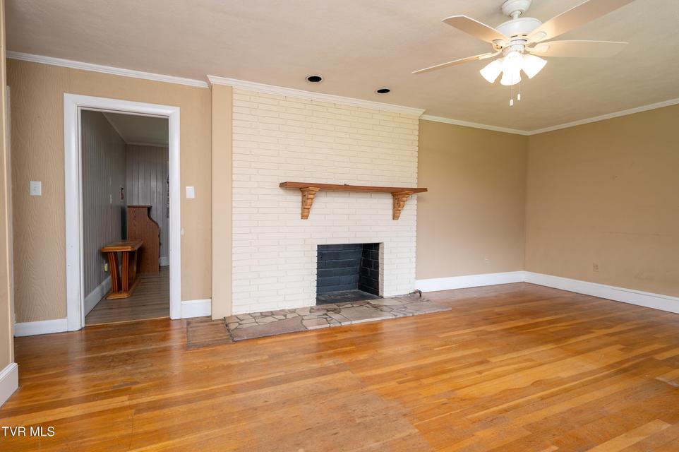 Photo #3: 2000 Lee Highway