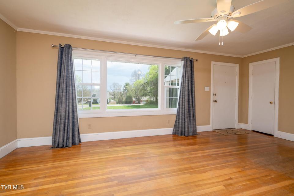 Photo #4: 2000 Lee Highway