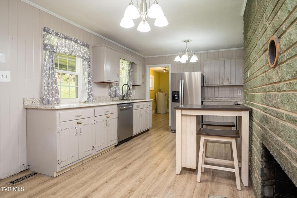 Photo #6: 2000 Lee Highway