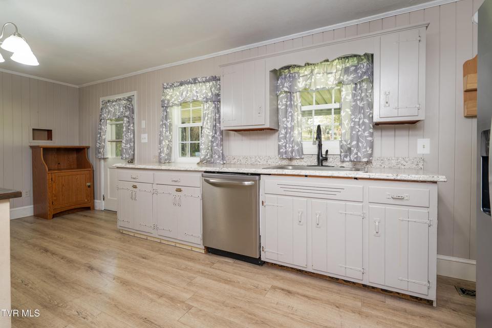 Photo #7: 2000 Lee Highway